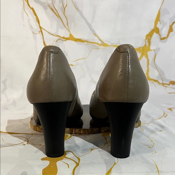 Rockport Women's Taupe Heels - Picture 10 of 14